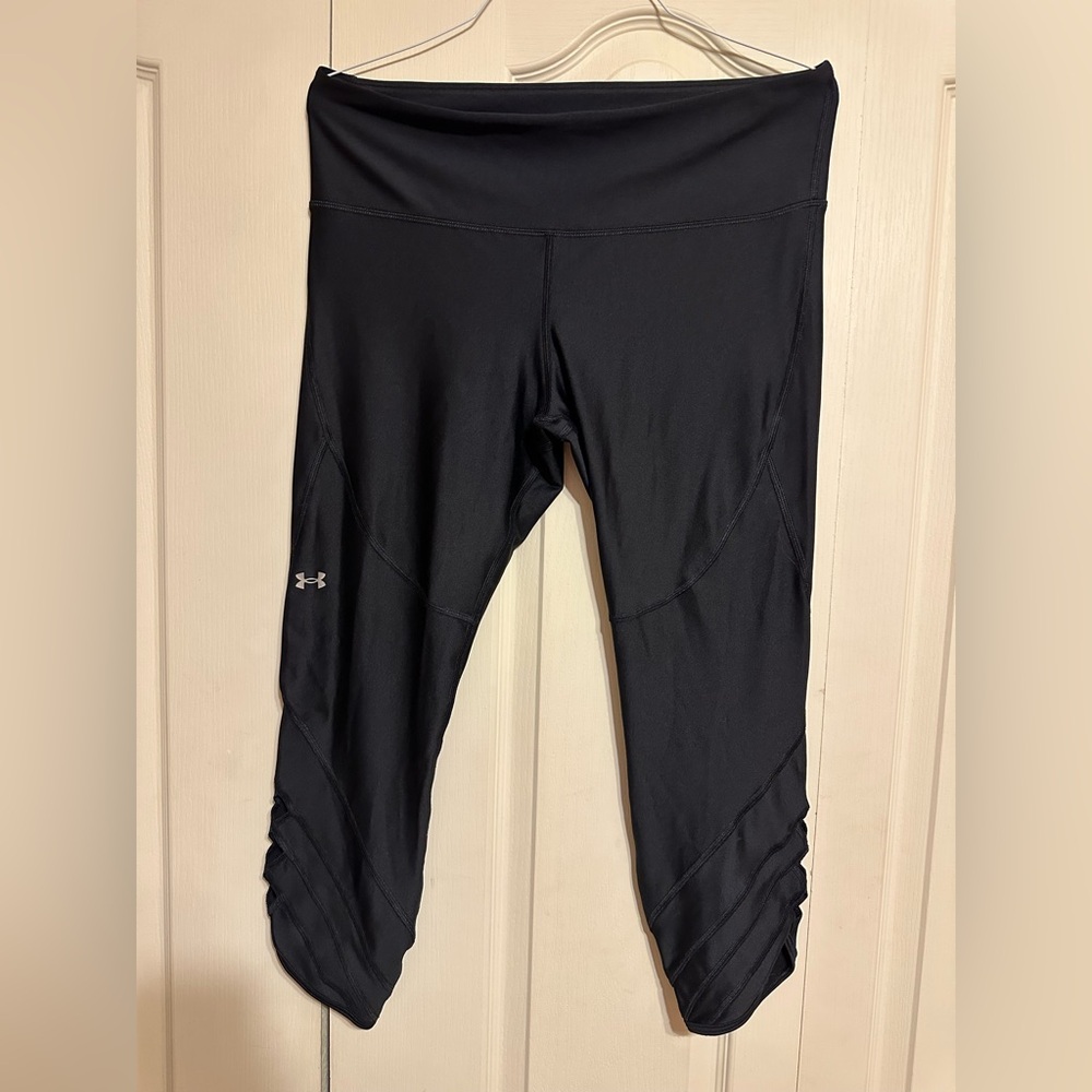 Under Armor black cropped leggings - scallop leg opening & cutout detail